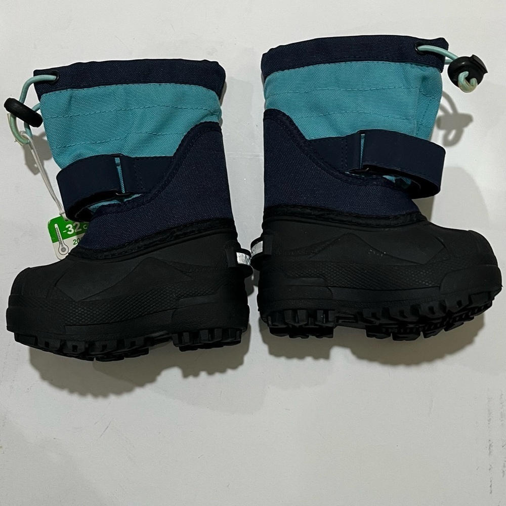 Columbia, baby snow insulated boots NWT. US 4
